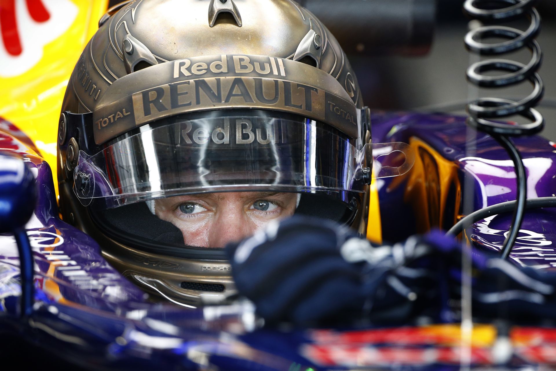 Érik az év legnagyobb szenzációja a Forma-1-ben: Vettel a Ferrarihoz, Alonso a McLarenhez tart
