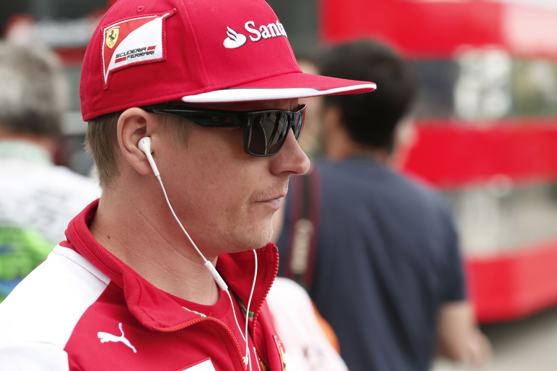 Végre nem hibázik Raikkönen, erre letérdel alatta a Ferrari: Miért nem Vettel alatt?