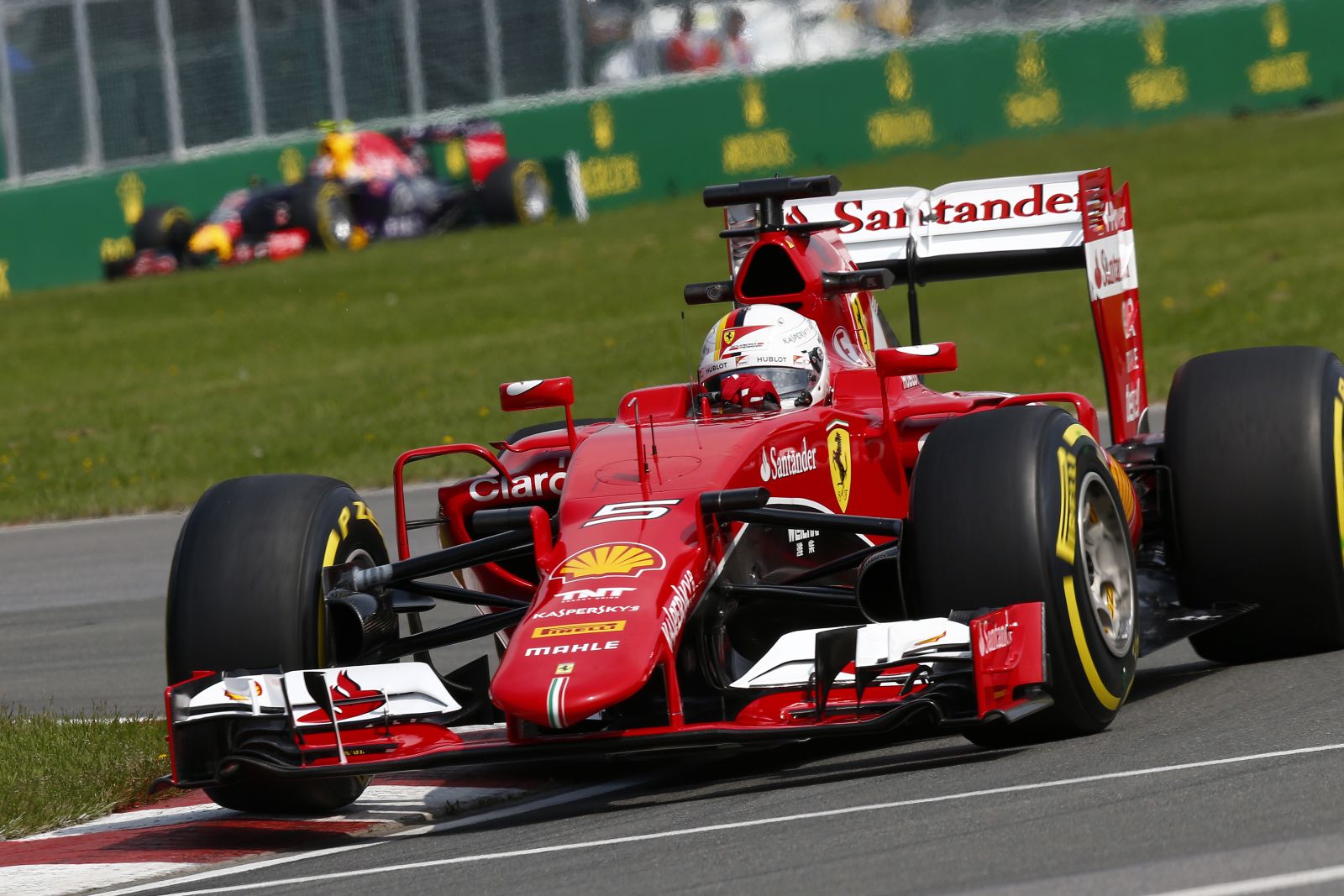 Elektronikus gondok Vettelnél: Raikkonen az egyetlen remény a Ferrarinál