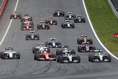 1 percben a 2015-ös F1-es Osztrák Nagydíj: Alonso és Raikkönen becsapódása elvitte a showt