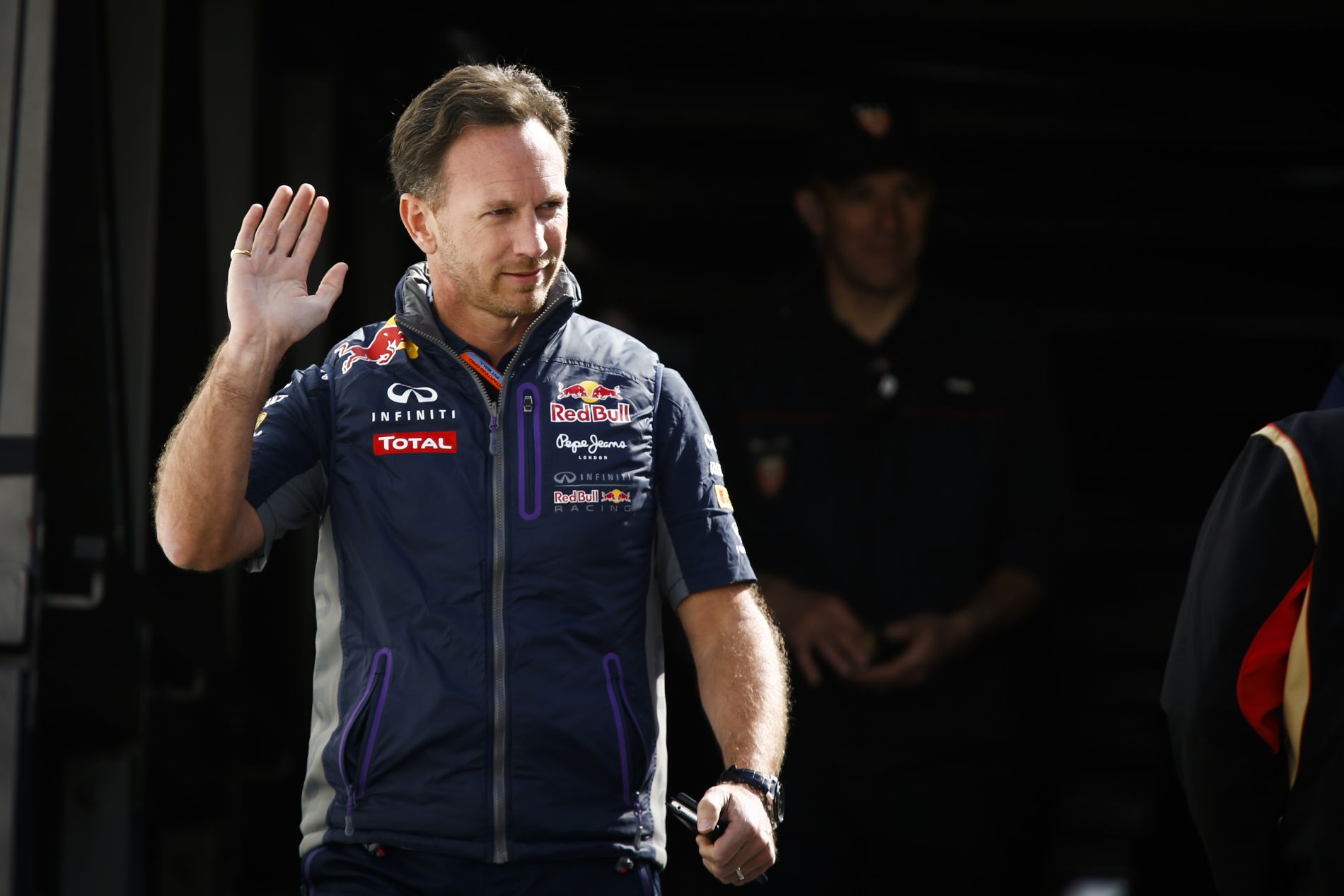 Horner helye biztos a Red Bullnál, mely maradni akar az F1-ben