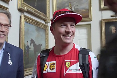 Hatalmas: Raikkönen azt sem tudja, hogy milyen Ferrarit vezetett Goodwoodban, majd mindenki nevet! Videó a jelenetről