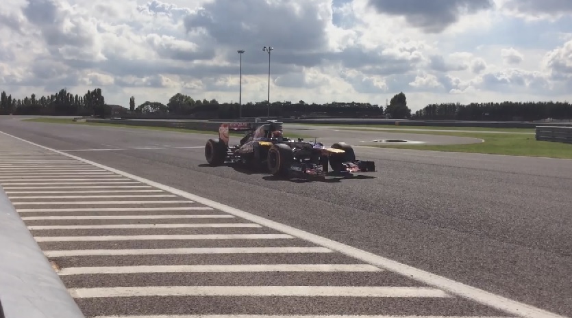 Így rajtol a ma 17 éves Verstappen egy V8-as F1-es autóval (Frissítve)