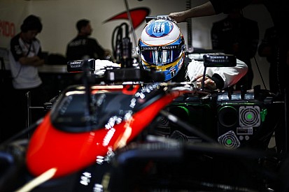 Alonso szerint semmi sem változott a Ferrarinál: év végén dobogó a McLarennel?