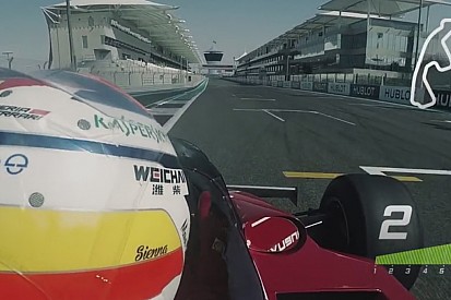 Ez ám a tuti F1-es cucc: Gilles Villeneuve Ferrarijával Abu Dhabiban