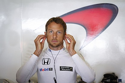 Button élvezi a munkát Alonso mellett, és legyőzné a spanyolt