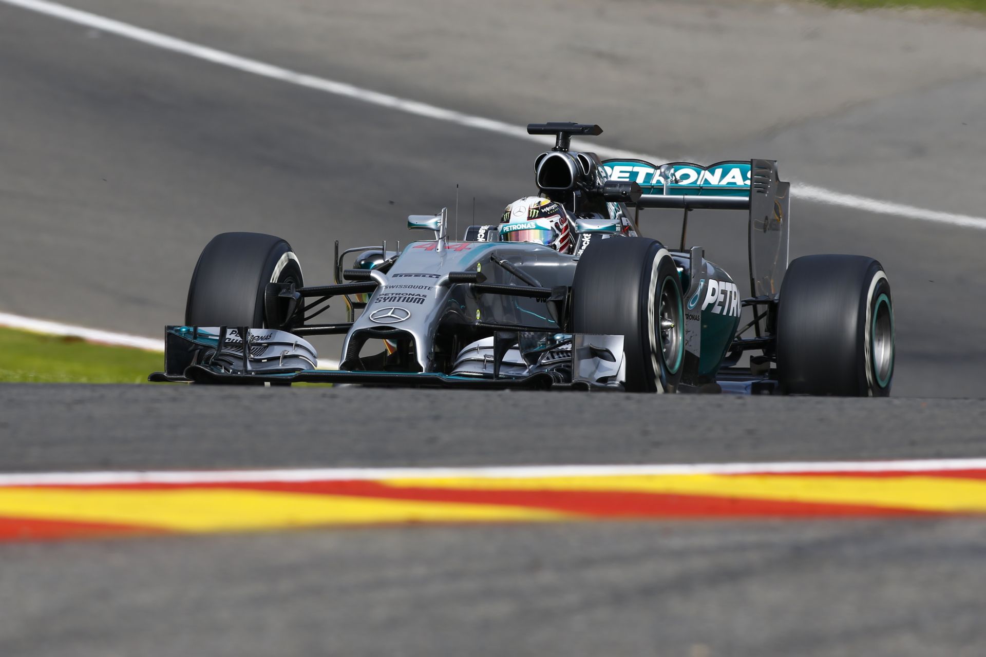 Button: Hihetetlen, hogy ennyire balszerencsés legyen valaki, mint Hamilton