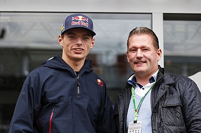 Verstappen négy évre írt alá a Red Bullnál: Marko már fogadna is a hollandra
