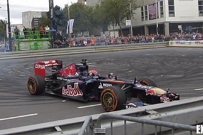 Kellemetlen: A 16 éves Max Verstappen azonnal megtörte az F1-es autót! Videón a baleset