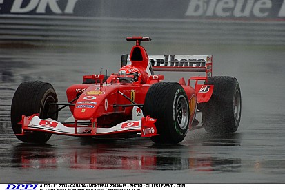 Schumacher megmutatja, hogyan kell vezetni esőben a kanadai pályán! Szenzációs!