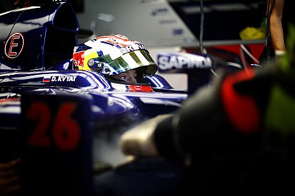 Kvyat nem fél attól, hogy Sainz leváltaná őt a Toro Rossónál