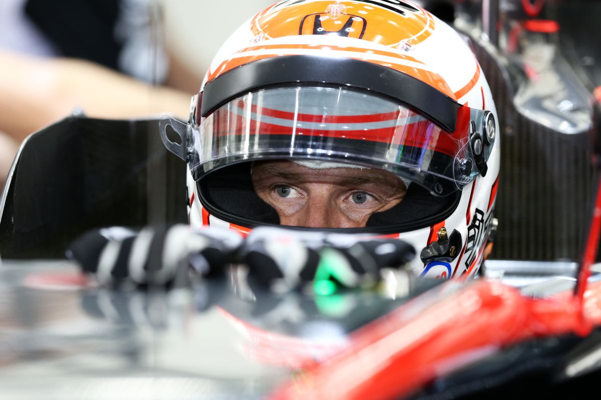 Button: minden csőstül jön Bahreinben, de Alonso legalább továbbjutott