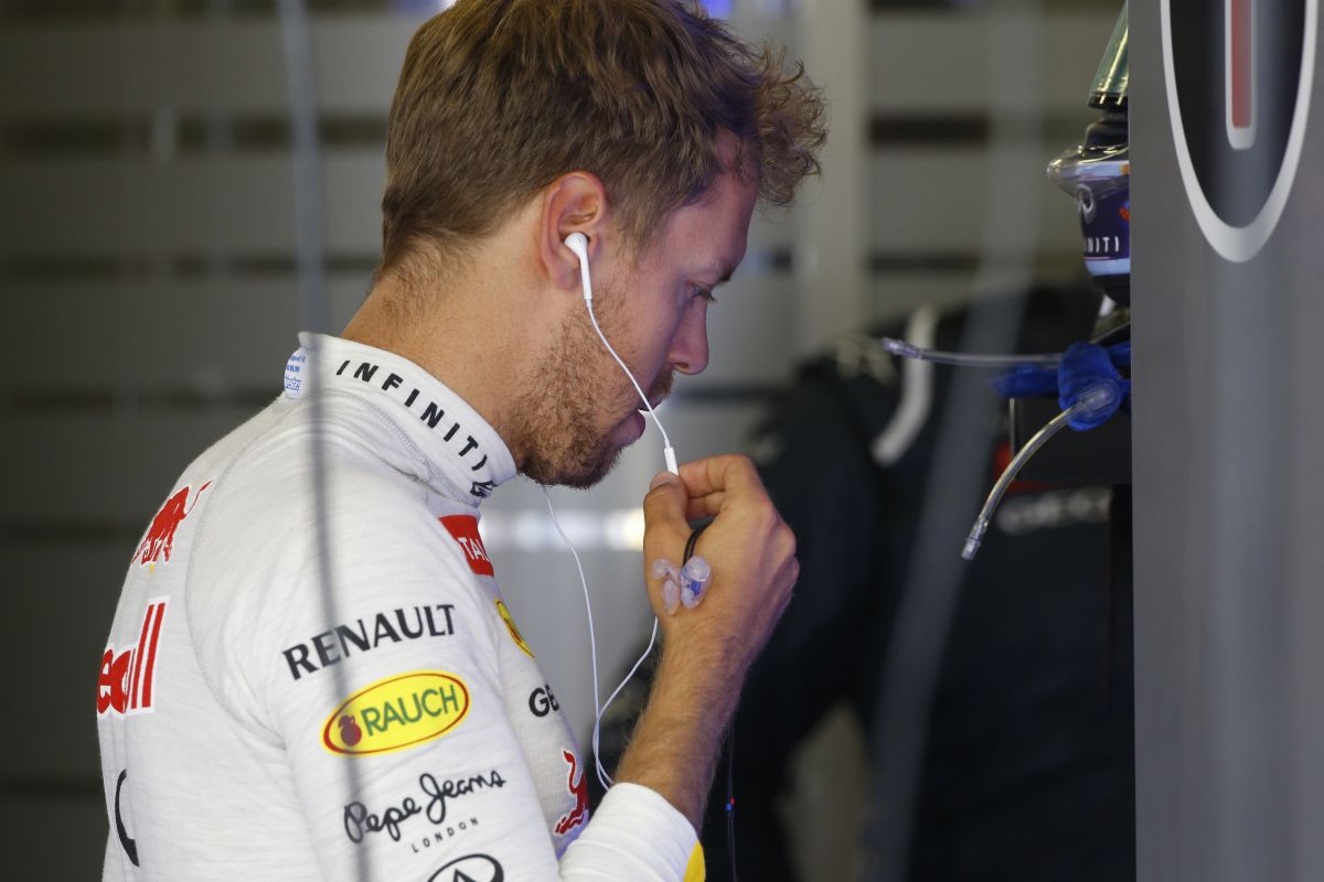 Vettel nem dobbant a Red Bulltól és óvja az üzleti titkokat - olykor szívesen beszélne nyíltabban