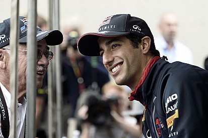 Ricciardo szorosabb csatára számít, mint eddig: neki is jó, ha Vettel kényelmesen érzi magát