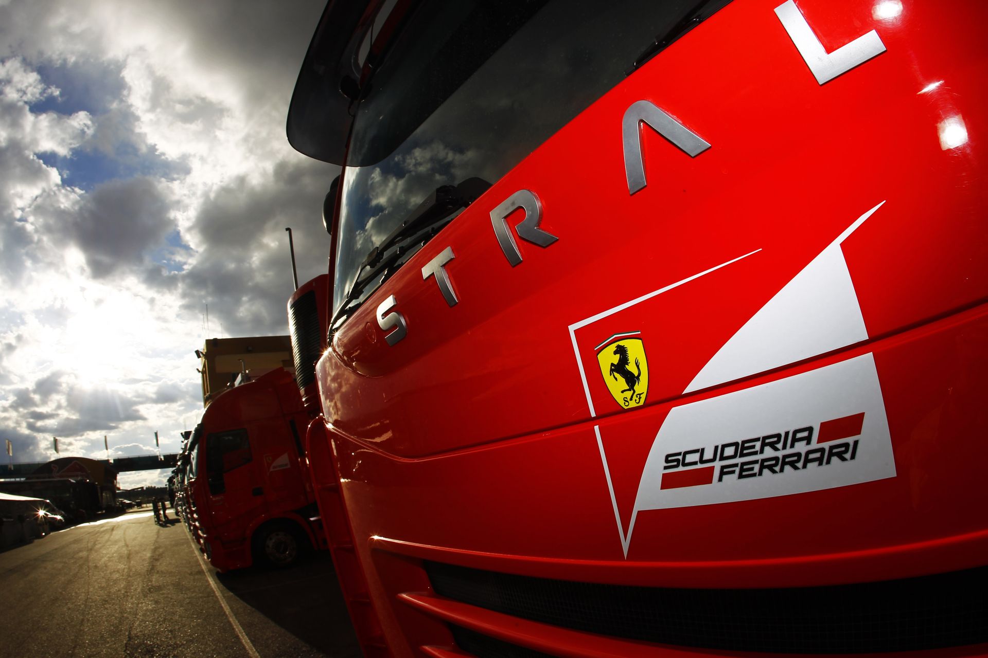 A Ferrari harmadik autót akar, de a többi nagy csapat ezt csak végső esetben támogatná