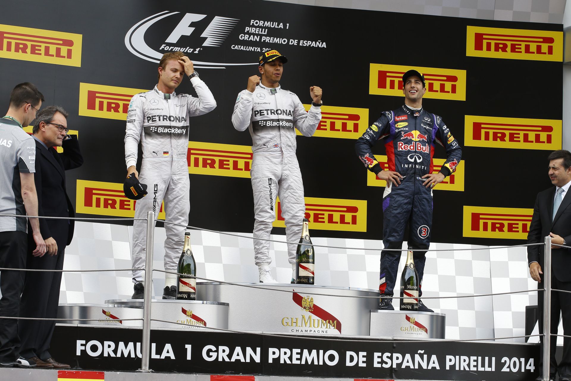 Hamilton nyerte a Spanyol Nagydíjat a Mercedes űrhajójával! Alonso hazai pályán vadászta le Raikkönent! Vettel nagyot ment!