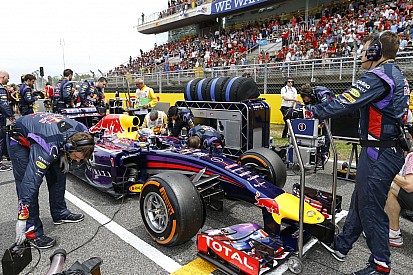 A Red Bull tulajdonosa letett a címről: túl nagy a Mercedes előnye, csak szépíteni lehet