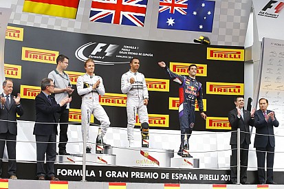 Oda a nagy közösködés és pacsi: egyre kiélezettebb a helyzet Hamilton és Rosberg között