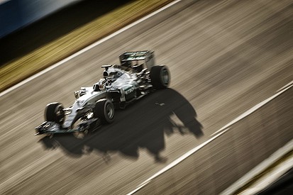 F1 2015: Mercedes W05 Vs. Mercedes W06 – videó