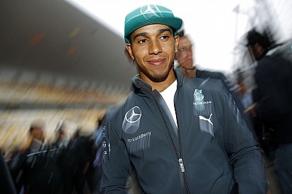 Mercedes: Hamilton a saját bolygóján versenyez