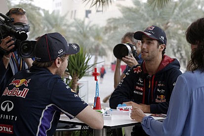 Vettel a fékezések és a kigyorsítások alatt szenved: Ricciardo csak beül, nyomja a gázt
