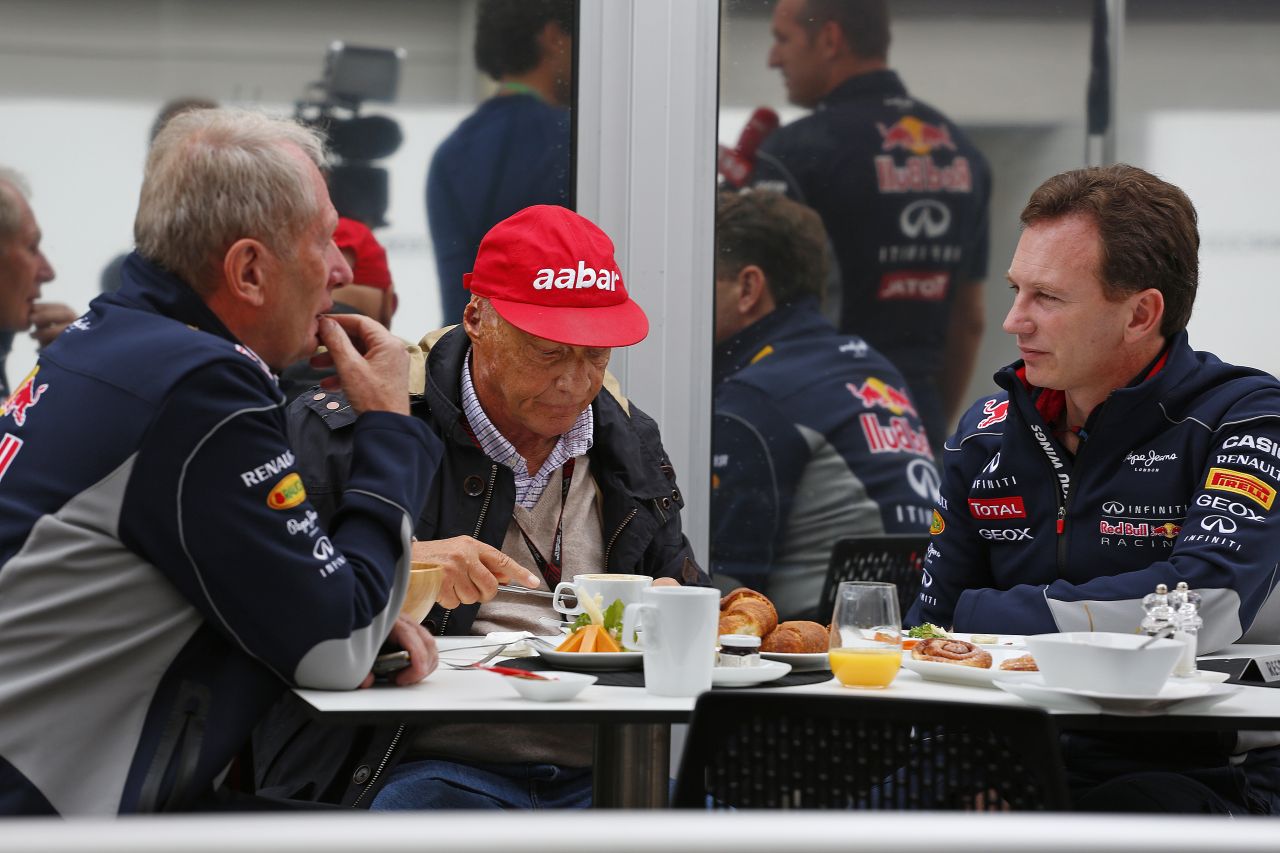 Vettel nem panaszkodna, ha egy Mercedesben ülne és nyerne: Lauda vs. Marko