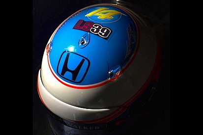 Alonso homenajea a Luis Salom en su casco para Canadá