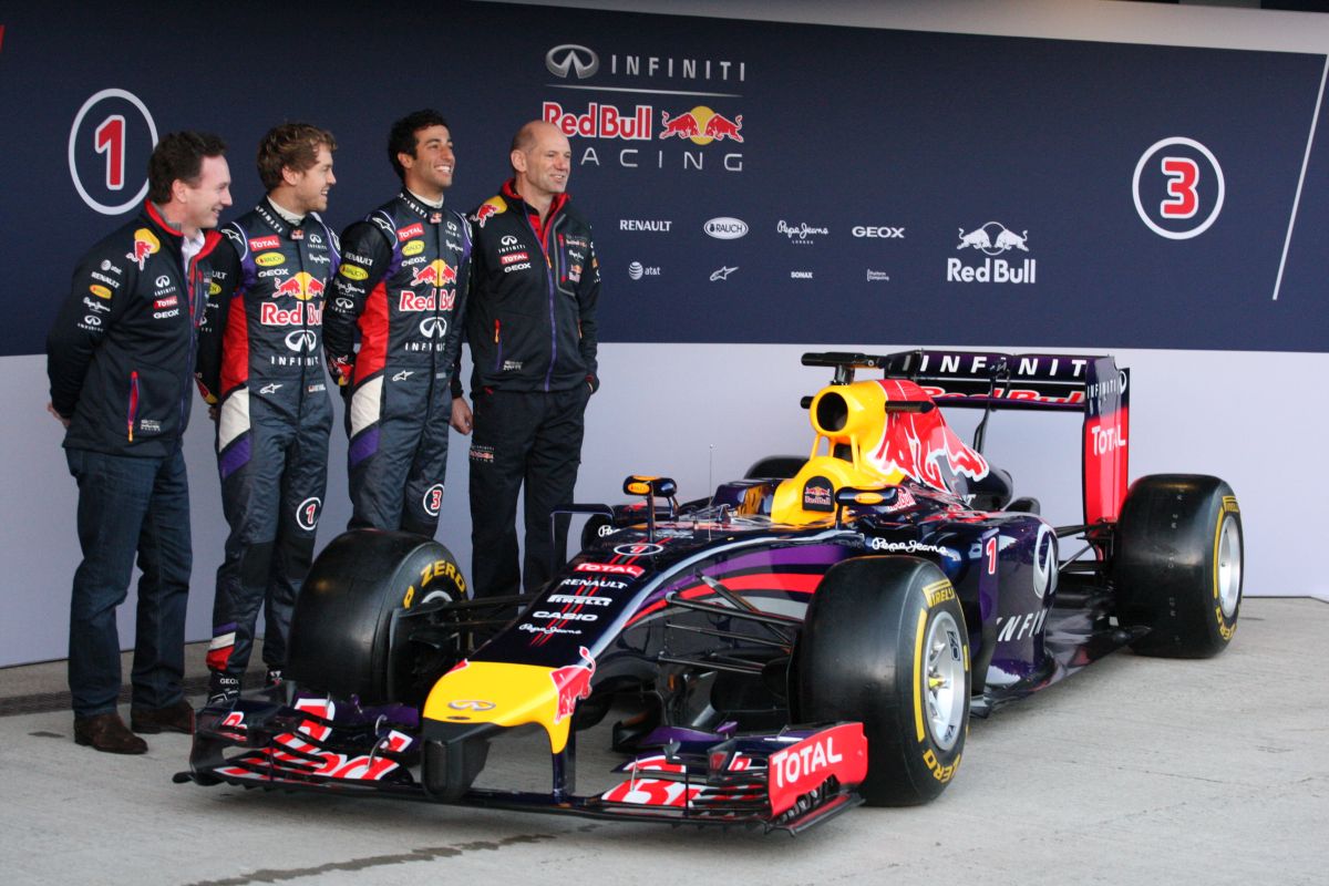 Videón a Red Bull bemutatója: Megérkezett az RB10