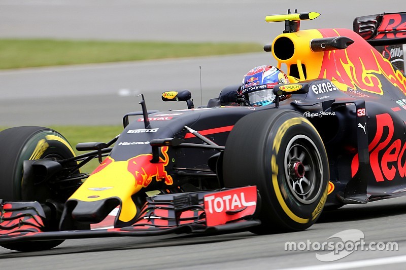 Verstappen komt weg met reprimande voor hinderen Bottas