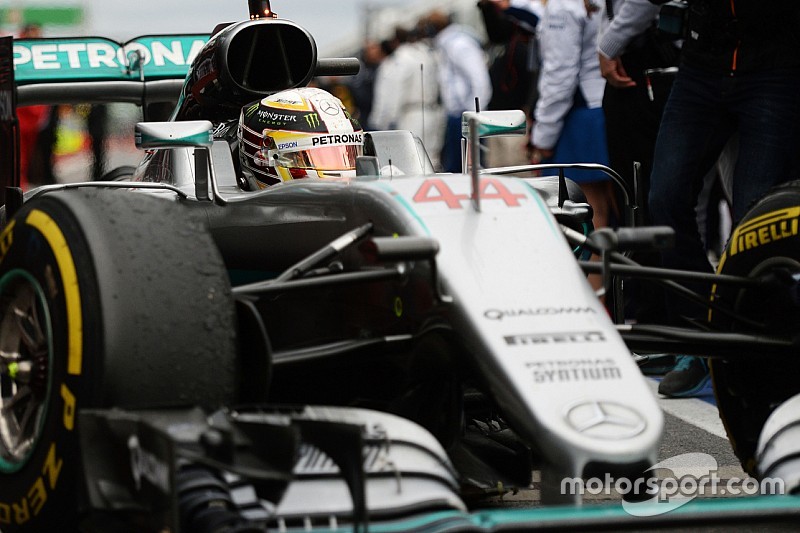 Baku, Libere 1: Hamilton impara in fretta, sbatte Ricciardo