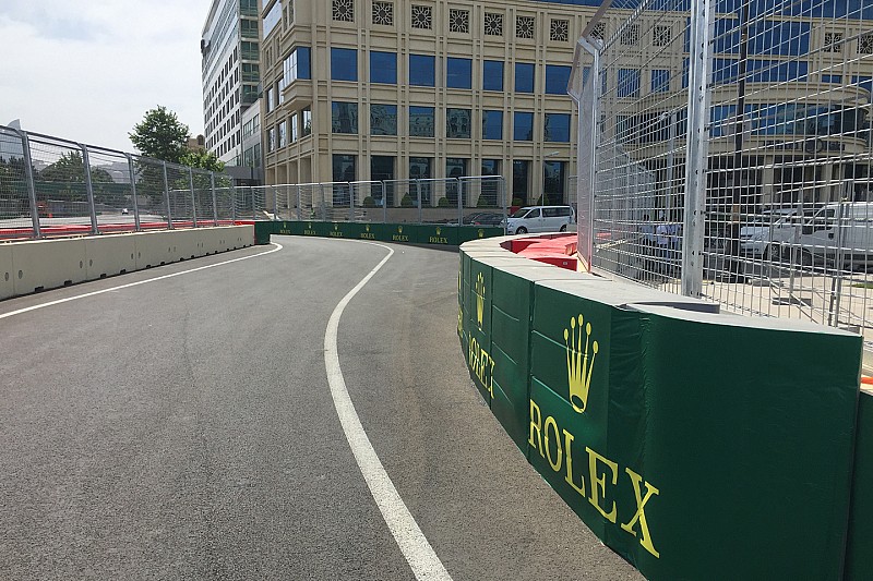 FIA maakt aanpassingen aan kerbs en pitstraat in Baku