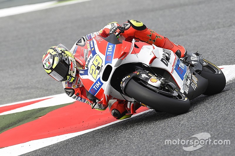 Assen, Libere 1: Andrea Iannone brilla nel dominio Ducati