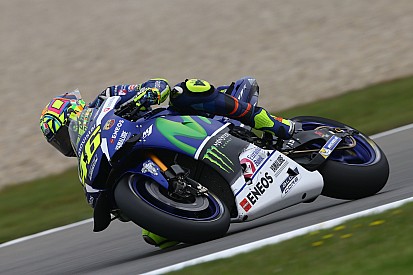 Нове шасі Yamaha не переконало Россі та Лоренсо