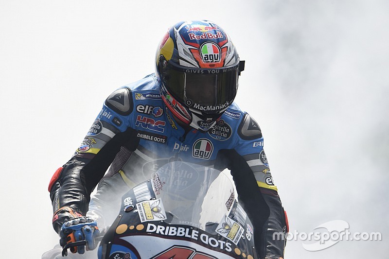 Webber, Ricciardo en Stoner feliciteren Miller met TT-zege