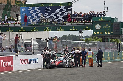 Turbóhiba miatt esett ki a Toyota az élről Le Mans-ban