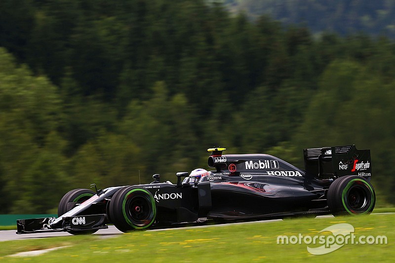 F1オーストリアGP予選:雨で混乱の中、ハミルトンPP。バトン3番グリッド獲得