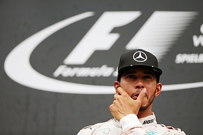 Lammers haalt uit naar Mercedes-coureurs: "Een pathetische vertoning"