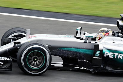 Hamilton lidera ante la ausencia de Rosberg; Alonso 6º