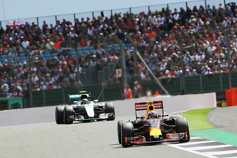 Темп Red Bull сдерживает вовсе не нехватка мощности, считают в Mercedes