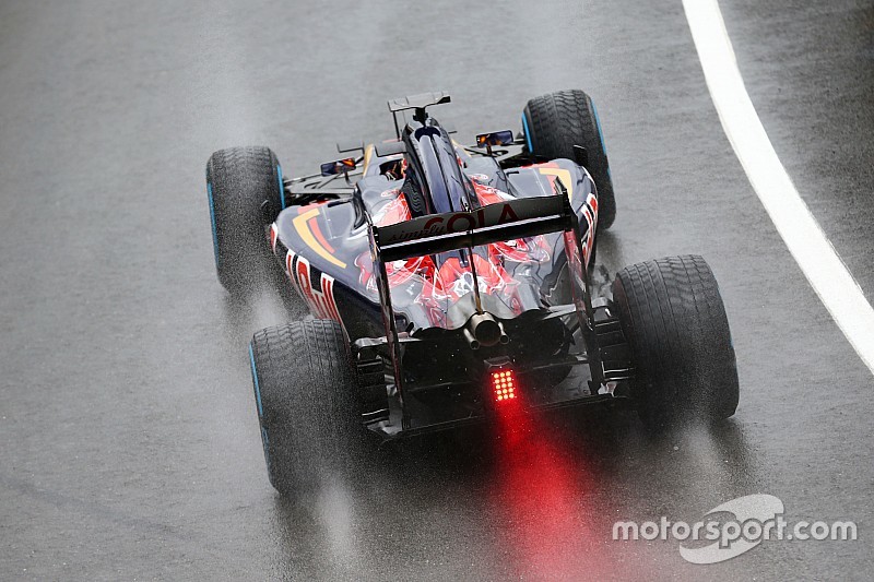 Topshots: Eerste F1-testdag op Silverstone met halo en nieuwe gezichten