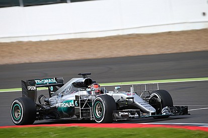 Ocon leidt de dans op ochtend tweede testdag, vijfde tijd voor Vandoorne