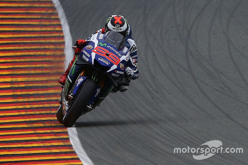 Lorenzo sukkelt met Yamaha: