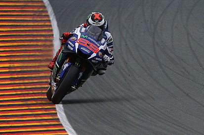 Лоренсо вважає Yamaha «нешвидкою на всіх ділянках»