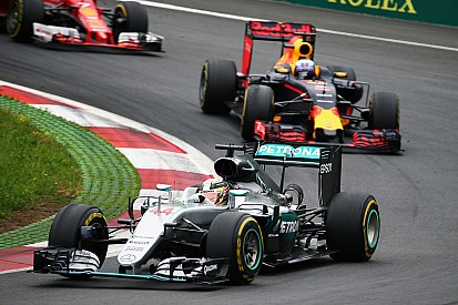 Mercedes: "Feilloos weekend nodig om Red Bull te kloppen"