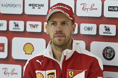 Vettel briest: "Radioregels complete bullshit"