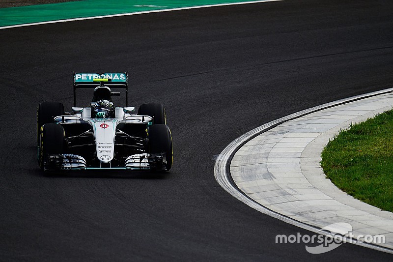 Rosberg lideró la segunda sesión tras accidente de Hamilton
