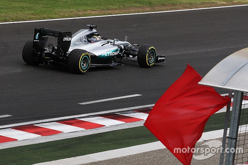 Hamilton responsabiliza a los pianos nuevos por su accidente