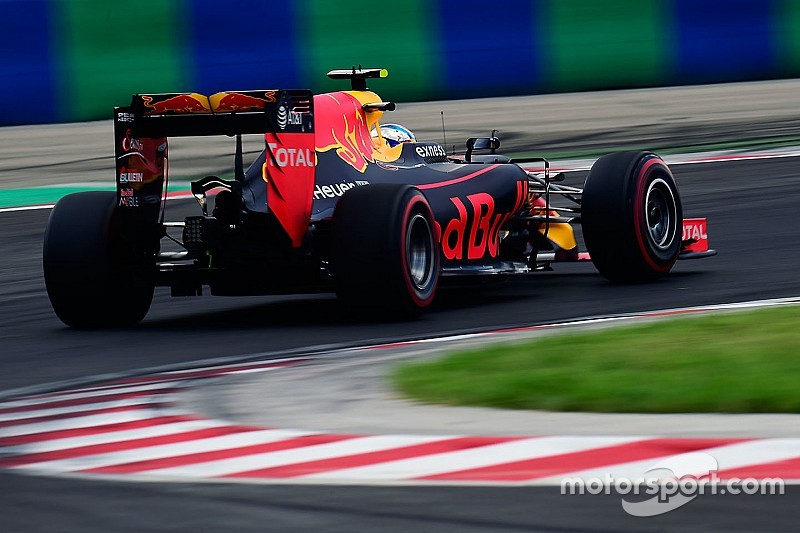 Verstappen ondanks problemen knap tweede in derde training Hongarije