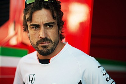Alonso kijkt uit naar 2017: “Huidige generatie F1-auto’s onacceptabel langzaam”