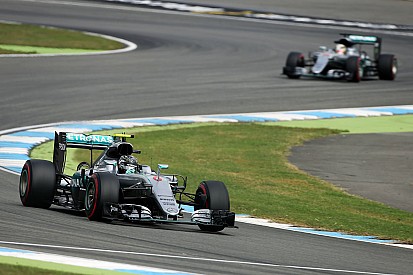 Rosberg opent als snelste in Duitsland, Verstappen vijfde